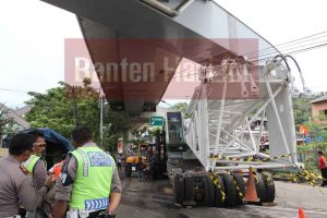 011016-crane-merak-2