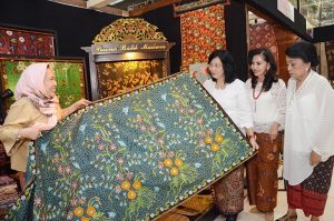 http://www.bantenhariini.id/wp-content/uploads/2018/05/Ekspor-Batik-Nasional-Tembus-Pasar-Jepang-Hingga-Eropa_foto-by.Iwan_aep.jpeg
