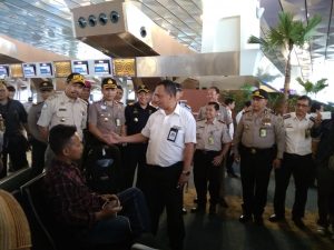 http://www.bantenhariini.id/wp-content/uploads/2018/05/Pengamanan-dari-Teror-1800-CCTV-Disiagakan-di-Bandara-Soetta_foto-by.Fani_aep.jpg