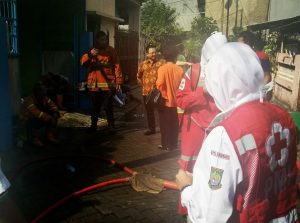 http://www.bantenhariini.id/wp-content/uploads/2018/05/Siang-Bolong-Satu-Rumah-Ludes-Terbakar-di-Sukasari-Tangerang_Foto-by.Fani_aep.jpg