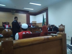 http://www.bantenhariini.id/wp-content/uploads/2018/05/Tersangka-Kasus-Manipulasi-Data-Koapgi-Dituntut-Satu-Tahun-Setengah-Foto_by.iwan_aep.jpg