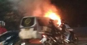 http://www.bantenhariini.id/wp-content/uploads/2018/06/Angkot-Terbakar-di-Dekat-Jam-Gede-Jasa-Lalu-lintas-Macet_foto-bantenhariini_anda.jpg