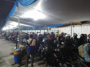 H-2 Lebaran, Merak Mulai Dipadati Kendaraan(foto bantenhariini_aep.BHI)