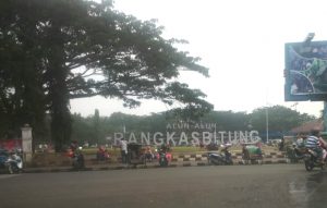 http://www.bantenhariini.id/wp-content/uploads/2018/06/KE-MUSEUM-HINGGA-BERBUR-MENU-BEBRUKA-DI-ALUN-ALUN-RANGKASBITUNG_foto-bantenhariini_aep.BHI_.jpg