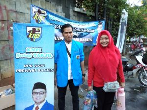 KNPI Banten Sebar Ratusan Paket Takjil di Ciledug(foto bantenhariini_aep.BHI)