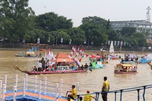 http://www.bantenhariini.id/wp-content/uploads/2018/06/MENIKMATI-SENJA-SEMBARI-NGABUBURIT-DI-KALI-CISADANE-KOTA-TANGERANG_foto-bantenhariini_BHI.Aep_.jpg