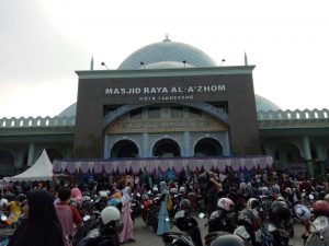 http://www.bantenhariini.id/wp-content/uploads/2018/06/NGABUBURIT-SAMBIL-TADARUS-DI-MASJID-RAYA-AL-AZHOM-TANGERANG_foto-bantenhariini_aep.jpg