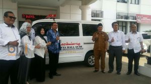 Bantu Masyarakat Sindangsari, Kampus Untirta Berikan Sebuah Ambulance_Foto Bantenhariini_aep.BHI