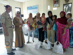 Puluhan Orangtua Balita Dapat Bahan Pangan Bergizi _Foto Bantenhariini_BHI