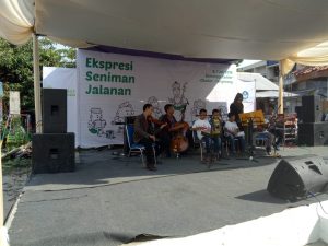 Seniman Jalanan Unjuk Gigi di Semanggi Center Cikokol_Foto Bantenhariini_Aep.BHI